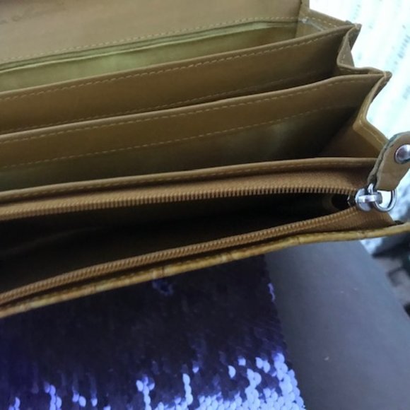 ladies wallet - Picture 2 of 5